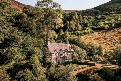 cottage-cambrian-mountains-wales@2x.jpg