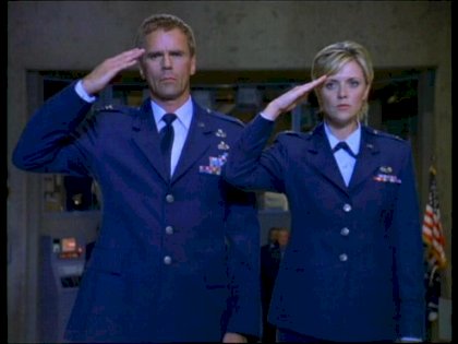 SG 1 team salute.jpg