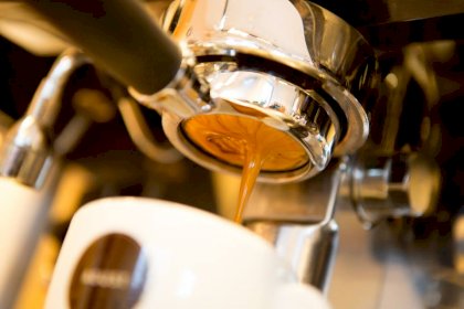 Agust-naked-pour.jpg
