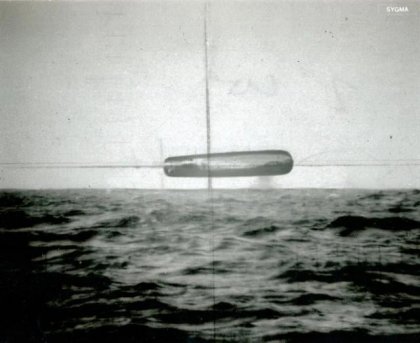 these-are-some-of-the-insane-ufo-photographs-taken-by-uss-v0-5n7kgmn0fk0c1.jpg