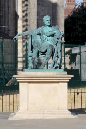 Statue_Constantin_1er_York_18.jpg