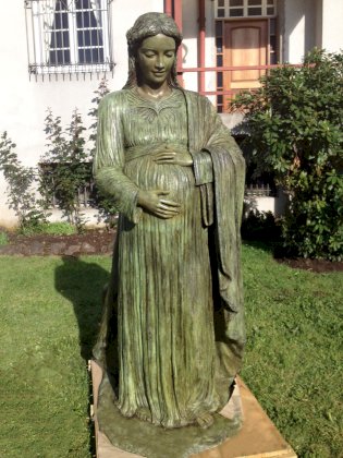 31.religious-art-statue-of-pregnant-of-mary.jpg