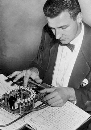 keaton-music-typewriter-5c8ba4d4a7f34__700.jpg