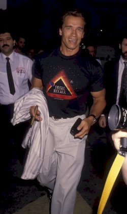 arnoldschwarzneggertotalrecallpremier-156195116.jpg