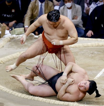 golden-boy-vs-lesser-waka.jpg