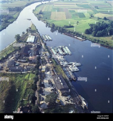 kdzierzyn-kole-091980-pocztek-kanau-gliwickiego-na-rzece-odra-i-port-przeadunkowy-widziane-z-lotu-ptaka-msa-paplech-zielaskowski-dokadny-dzie-wydarzenia-nieustalony-kedzierzyn-kozle-september-1980-a-birds-eye-view-o.jpg