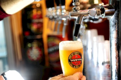 Goldstar_beer_from_the_tap.jpg