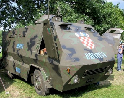 758px-Oklopno_vozilo_Hrvatina.JPG