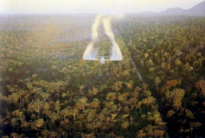 UC-123B_Ranch_Hand_spraying_1962.jpg