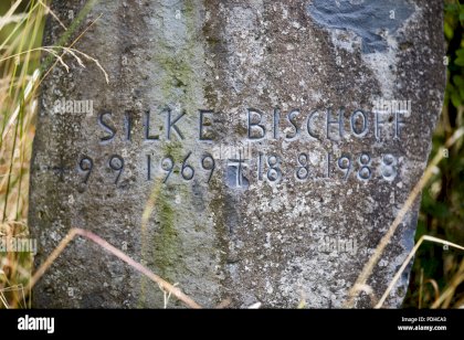 bad-honnef-germany-11th-july-2018-the-memorial-for-silke-bischoff-who-died-in-the-hostage-drama-in-gladbec...-a3-motorway-at-the-place-of-the-police-seizure-regarding-dpa-of-10082018-credit-rolf-vennenbernddpaalamy-live-news-PDHCA3.jpg