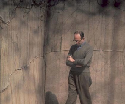 Adolf-Eichmann-walks-around-the-yard-of-his-cell-Israel-1961.jpg