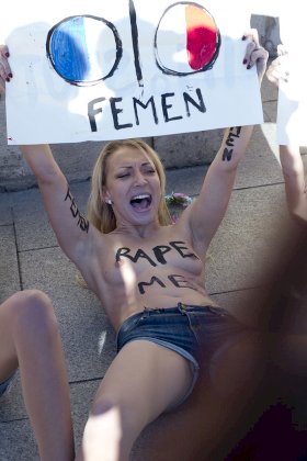 800px-FEMEN_15_oct_2012-e.jpg
