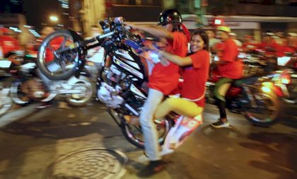 chavistas en moto.jpg