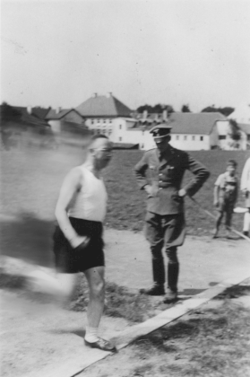 VERY fast Reichsverweser und Reichsführer SS running at INCREDIBLE high speed.png