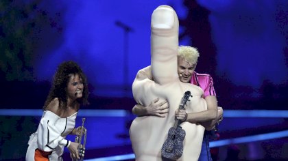 eurovision-song-contest-2021-deutschlands-mittelfinger-sorgt-international-fuer-aufsehen.jpg
