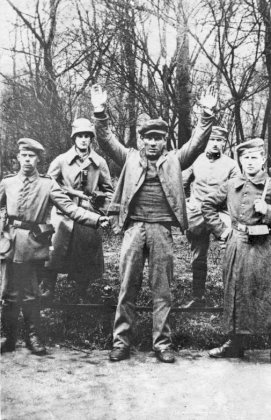 Bundesarchiv_Bild_146-2004-0048,_Revolution_in_Bayern,_Gefangener.jpg