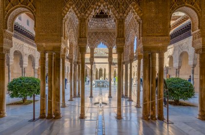 Alhambra_Löwenhof_mit_Löwenbrunnen_2014-1024x676.jpg