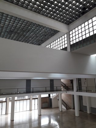 Sala_interna_della_Casa_del_Fascio.jpg