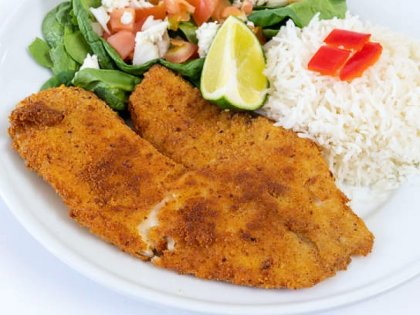 pescado-frito-ensalada.jpg