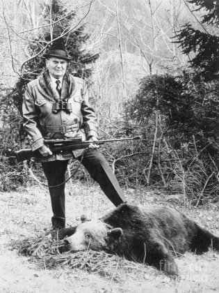 josip-broz-tito-posing-with-a-bear-bettmann.jpg