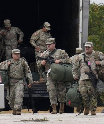 U.S. National Guard arriving in Chicago, Illinois.jpeg