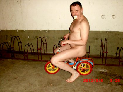 wolfgang auf dreirad2.jpg