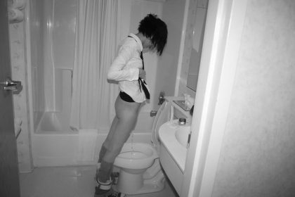 Amateur_Babes_Pissing_Peeing_standing_like_a_man_pissing_4773936-33.jpg