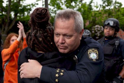 bellevue-police-chief-steve-mylett-hugs-a-demonstrator-news-photo-1591021642.jpg