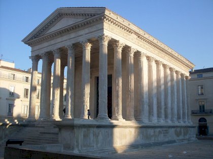 1200px-MaisonCarrée.jpeg