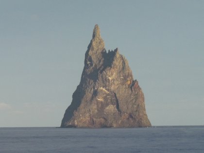 Balls_Pyramid_near_Lord_Howe_Island.jpg