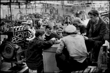 Tractor-factory-in-the-Soviet-Union-in-1972.jpg