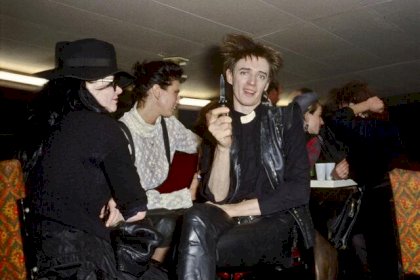blixa bargeld knife.jpg