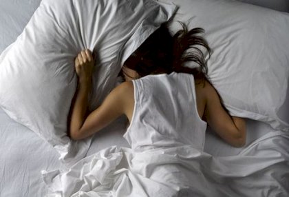gallery-1433936618-woman-sleeping-in-starfish-position.jpg