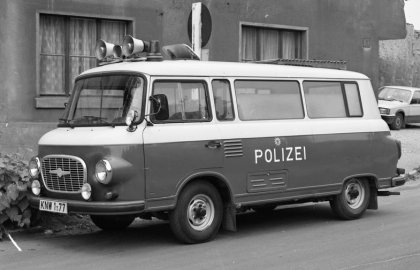 Bundesarchiv_B_145_Bild-F089036-0034,_Kothen,_Polizeitransporter_Barkas.jpg