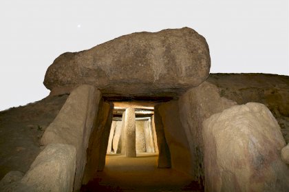 dolmen de menga 2.jpg