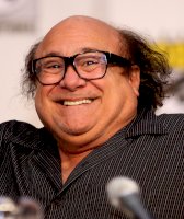 800px-Danny_DeVito_by_Gage_Skidmore.jpg