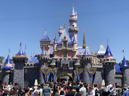 Sleeping_Beauty_Castle_2019.jpg