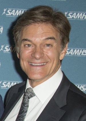 Dr._Mehmet_Oz,_August_2016.jpg