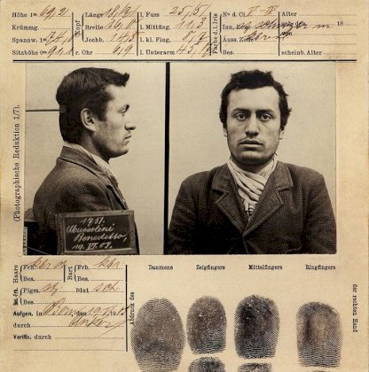 Mussolini_mugshot_1903_Bern.jpg
