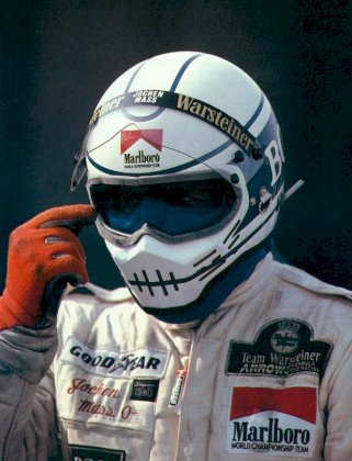 FRtNtaSXIAcRc-r.jpg