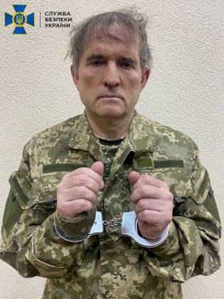 SSU posted their photo with the detained Medvedchuk..jpg