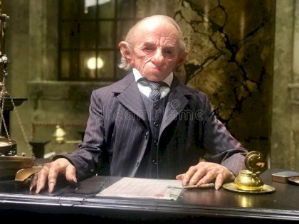 stern-goblin-cashier-gringotts-bank-set-harry-potter-studios-run-warner-brothers-goblin-gringotts-bank-harry-potter-173404898.jpg